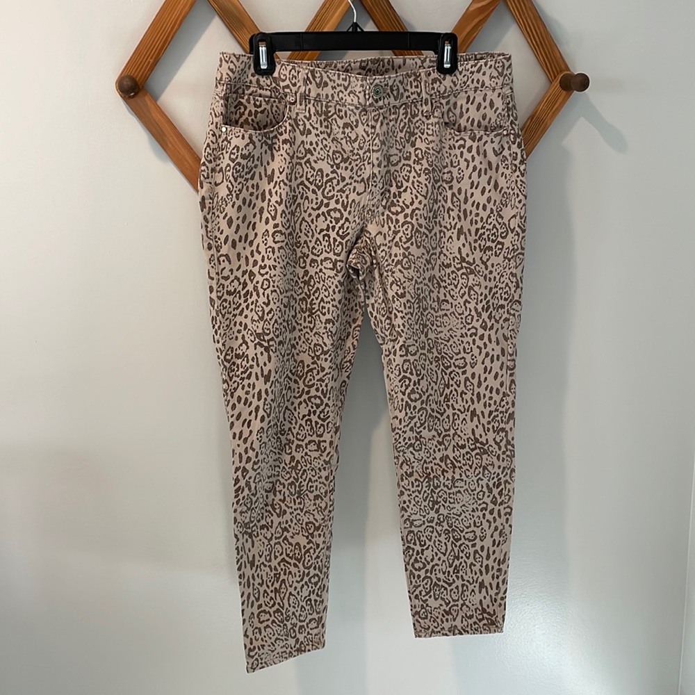 White House Black Market leopard skinny crop